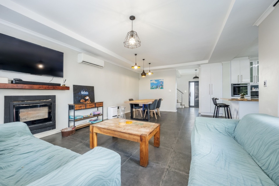 3 Bedroom Property for Sale in Jakarandas Western Cape